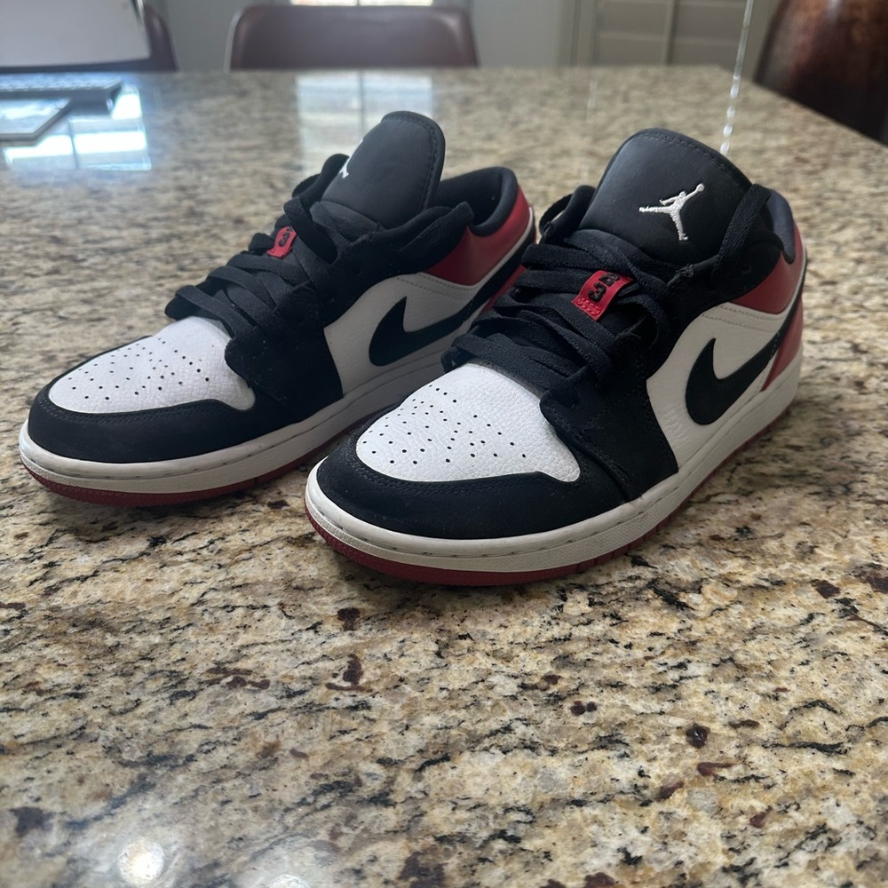 Air Jordan 1 low black toe
